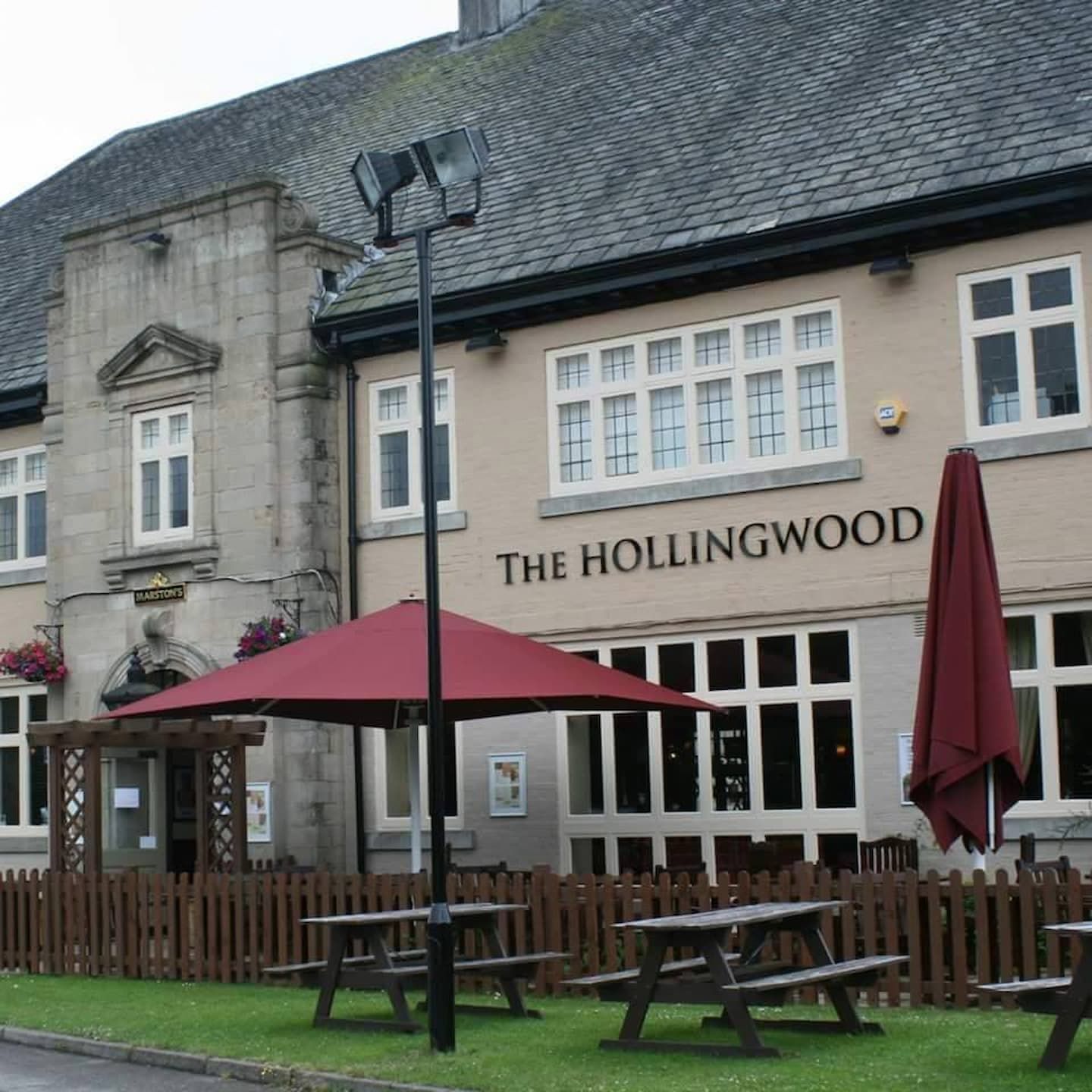 Good food & great times at The Hollingwood Hotel