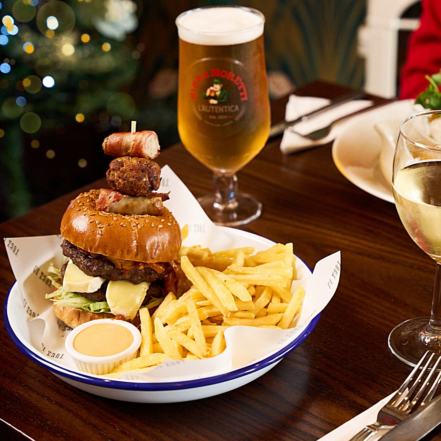 Festive Lunch & Dinner at The Hollingwood Hotel in Hollingwood